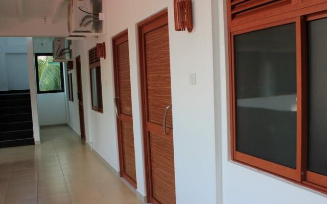 Tharusha Holiday Inn