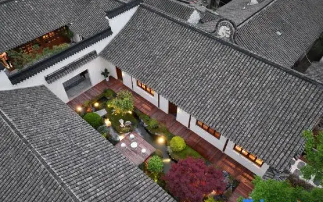 Unparalleled Courtyard（Xinchang Ancient Town）