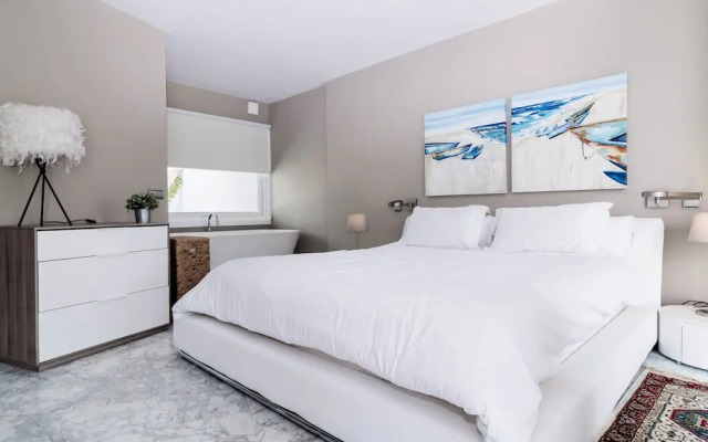 COS-Luxury 3 bedroom apartment frontline beach