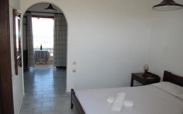 Irilena Apartments Gournes by Checkin