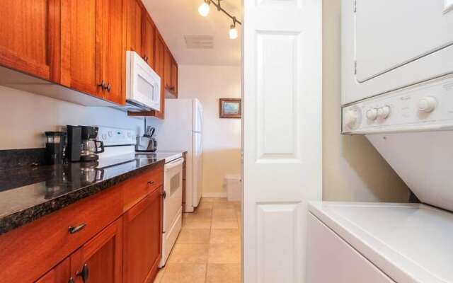 Banyan Tree Condo W/ Pool & Ocean Front!