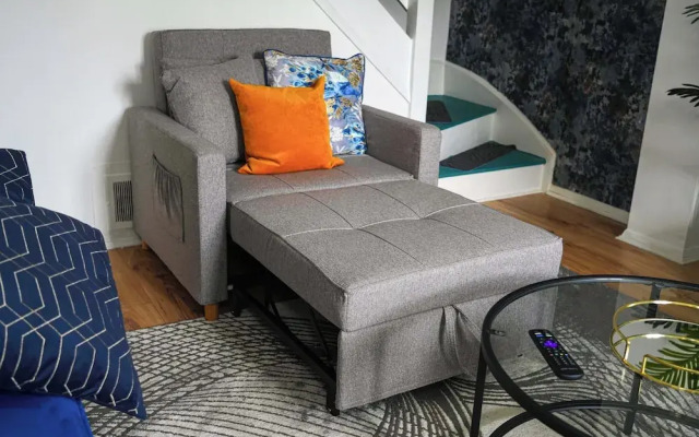 Milton Keynes Home - Sleeps 4 - Parking