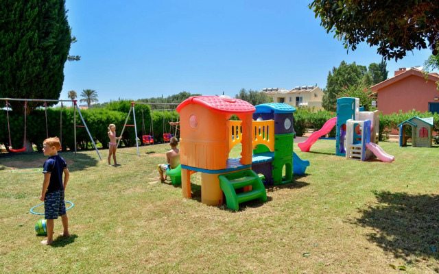Makronisos Village