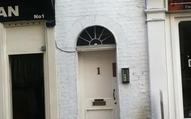 Hostel Houses Mayfair