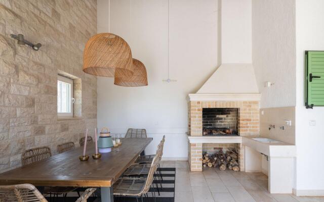 Sina in Splitska with 4 bedrooms and 3 bathrooms