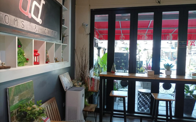 Double D Rooms & Cafe