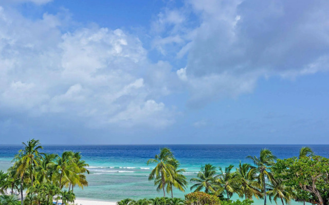 Coconut Court Beach Hotel