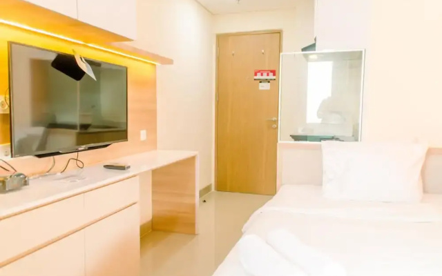 Comfy and Minimalist Studio Apartment at B Residence by Travelio