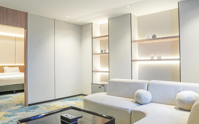 New Hollywood Hotel – Guest Rooms – Pekanbaru