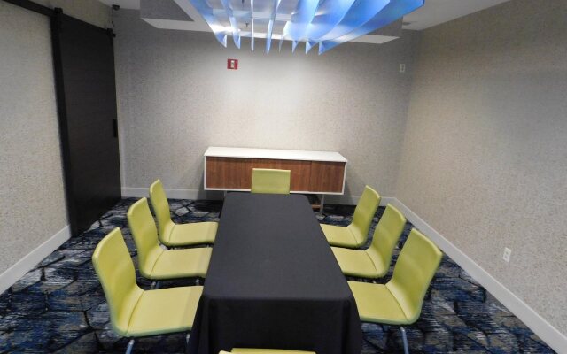 Holiday Inn Express Hotel & Suites Southfield - Detroit