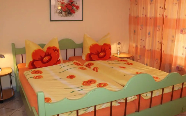 Apartment in Weibig With Garden