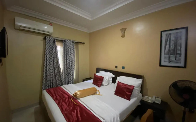 Nue Crest Hotel