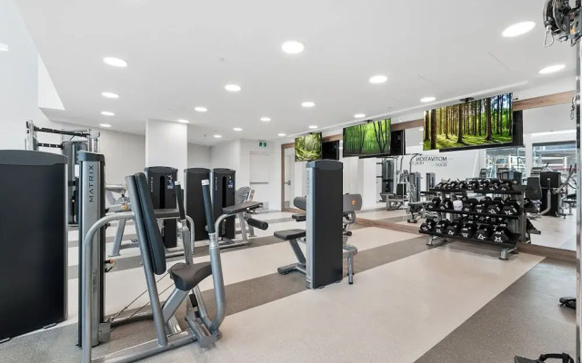 AQUA Corner Unit w Amazing View 614