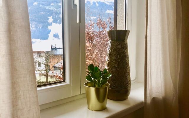 Cozy Chalet With Amazing Mountain Views Ski-in, Ski-out, Trailheads