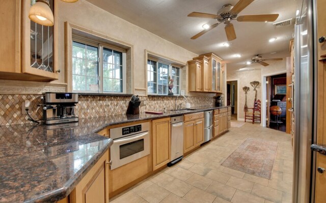 Hot Tub & Mtn Views: Expansive Hazleton Retreat