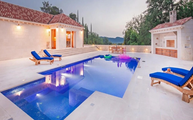 Villa Doline