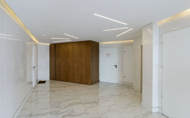 High Standard Seaside Apartment w/ Parking