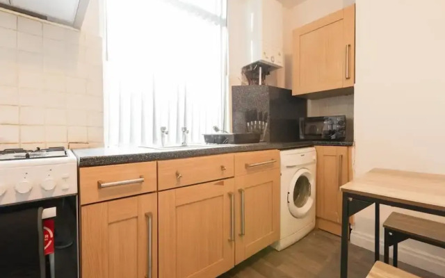 House-sleeps8-parking-garden