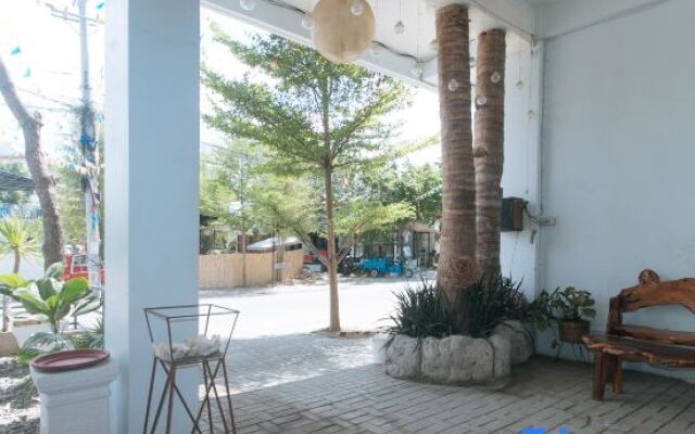 RedDoorz at Fat J Apartelle Mactan