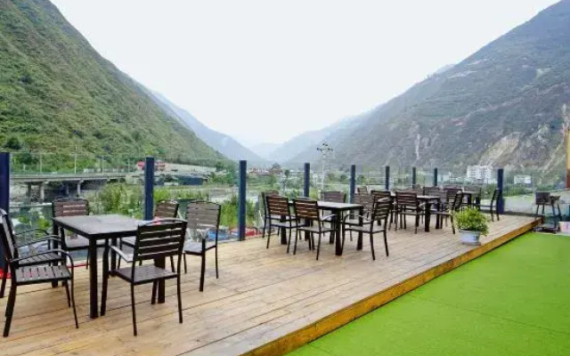 Wenchuan Guanshan Courtyard