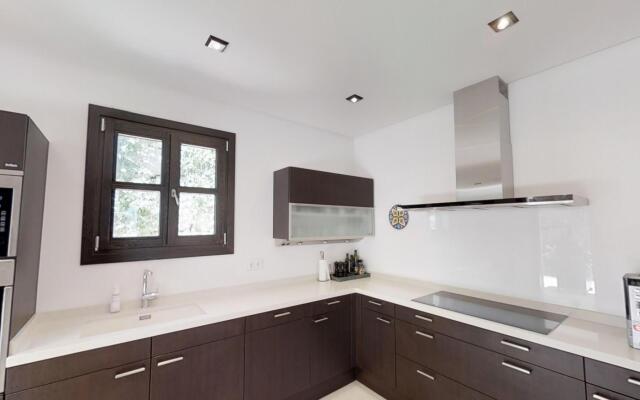 27175-Luxury Villa with heated pool