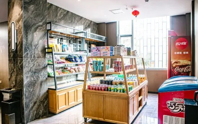 Xinxuan Hotel (Zhengzhou Zhongzhou Avenue Qilihe Subway Station)