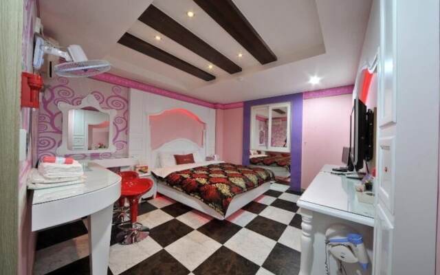 Cheongbaek Motel
