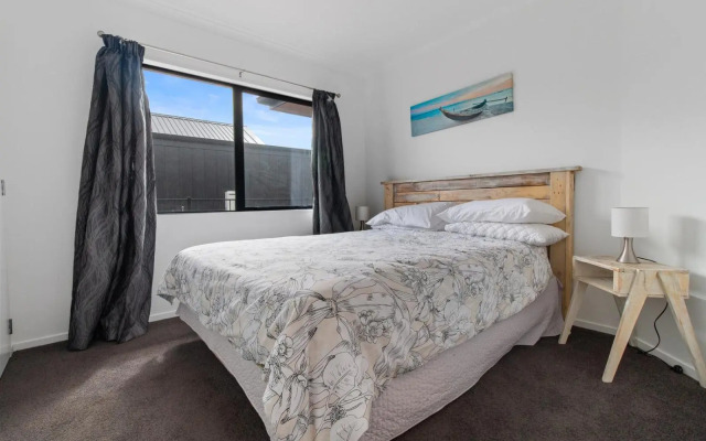 Sandy Shores - Waihi Beach Holiday Home