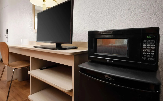 Motel 6 Buena Park, CA - Knotts Berry Farm - Disneyland