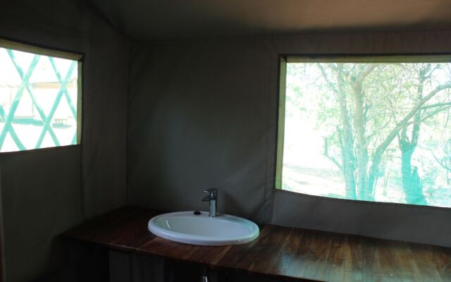 Mtomeni Safari Camp