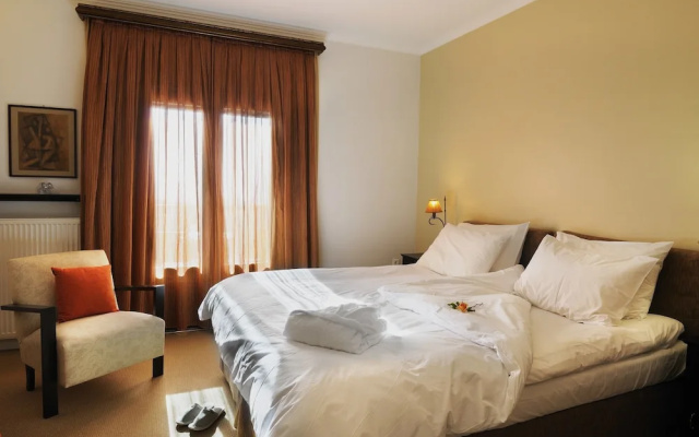 Jennifer Home Hotel - Guest House