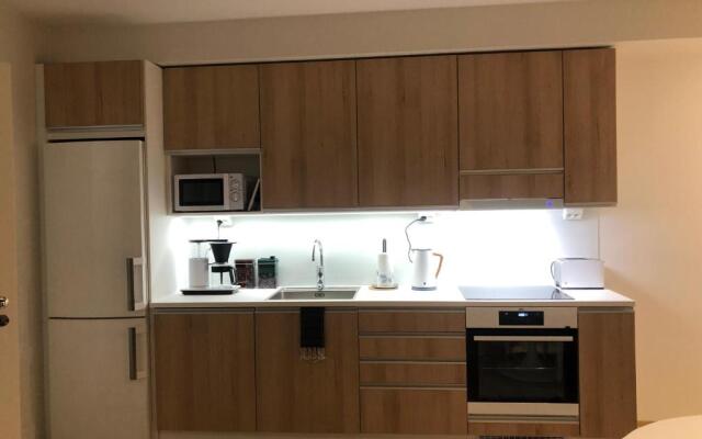 2 rooms, in front of the sea, free parking