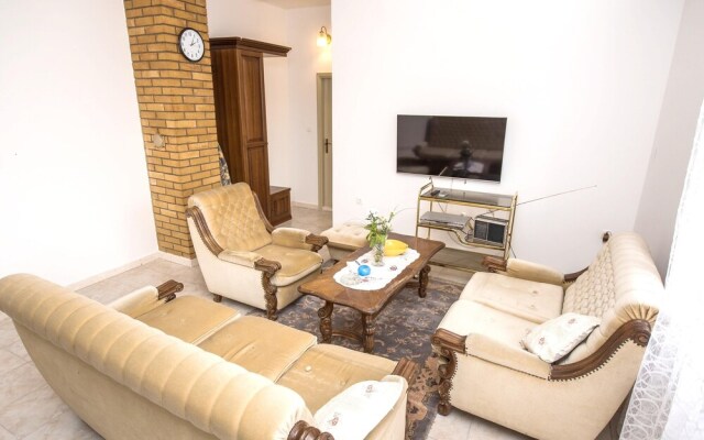 Apartment With one Bedroom in Kaštel Novi, With Shared Pool, Enclosed Garden and Wifi