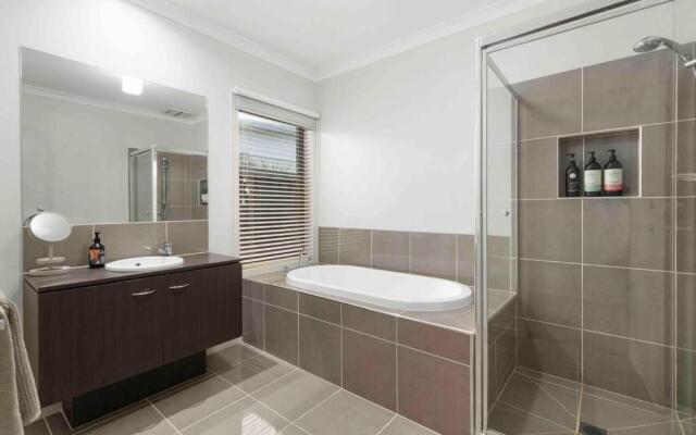 Corymbia Barwon Heads Modern Family Getaway!