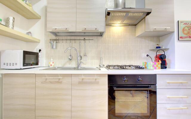 VOMERO-ROSSINI restored, 4 pax, 2 bath, wifi, aircond