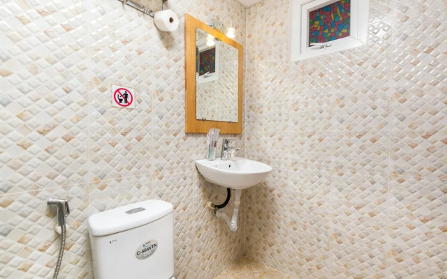 OYO 652 Monaco Hotel (Vaccinated Staff)