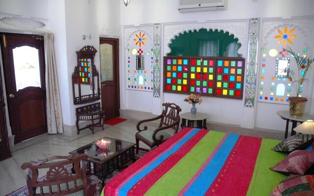 Hotel Raj Niwas