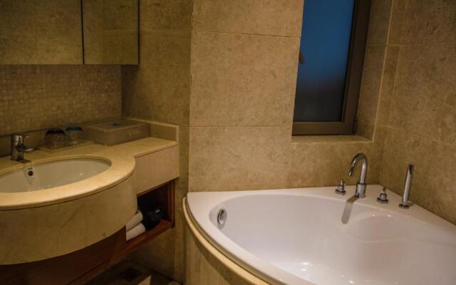 Sanya Seacube Holiday Hotel