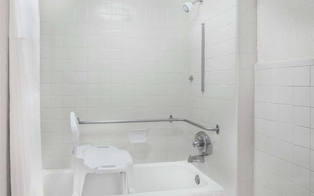 Days Inn - Asheville Mall