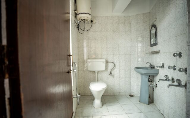 Fennel Red Rose 500 Mts from Mall Road