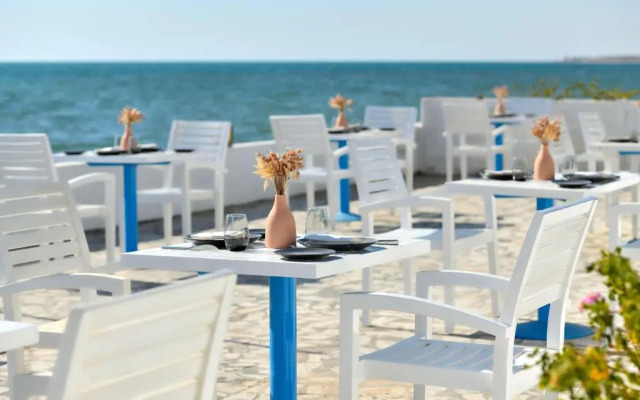 Golden Tulip Sharma Resort