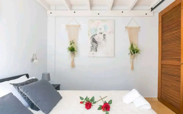 Govino Bay Luxury Beach Loft Apartment