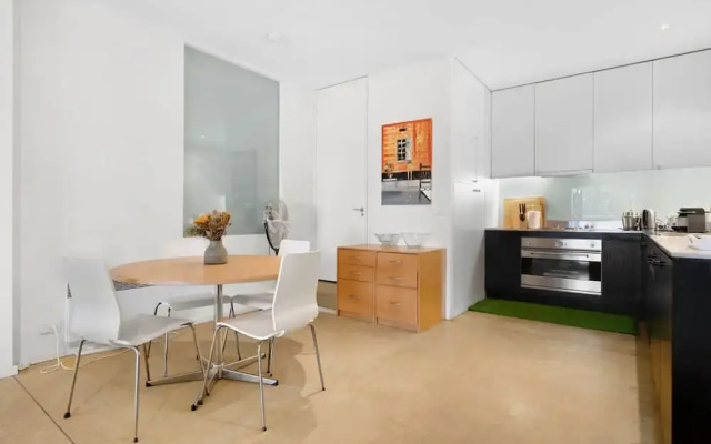 Spacious St Kilda Escape - Parking and City Views