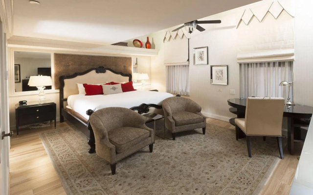 The Cincinnatian Hotel Curio Collection by Hilton