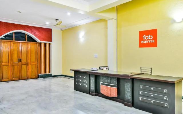 Prakash Apartment By FabHotels