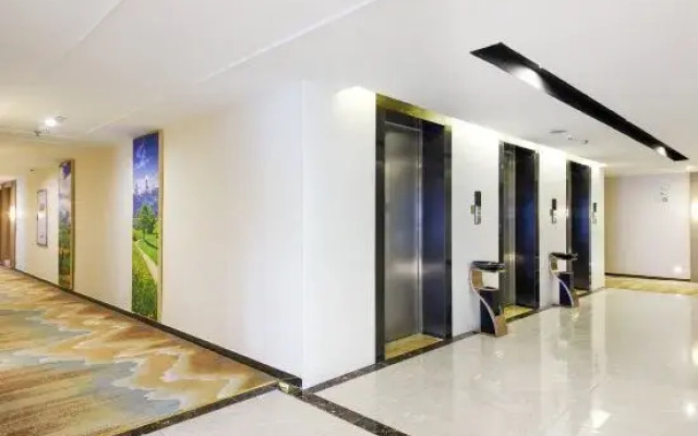 Vienna 3 Best Hotel (Chongqing Jiangbei Airport Sunac Central Plaza)
