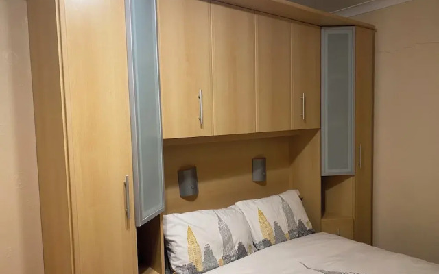 Charming 4-bedroom Apartment in East London - Perfect City Getaway
