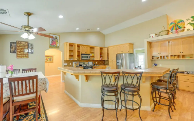Porterville Getaway w/ Patio + Valley Views!