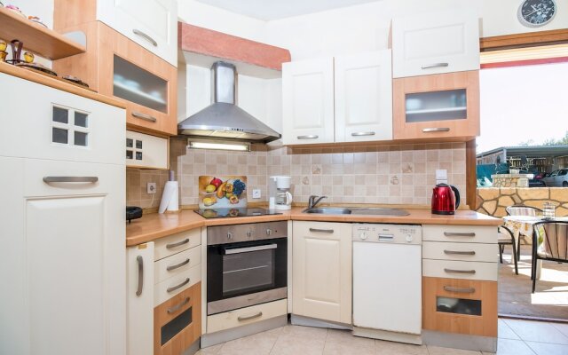 Cozy Family Home steps from the Beach