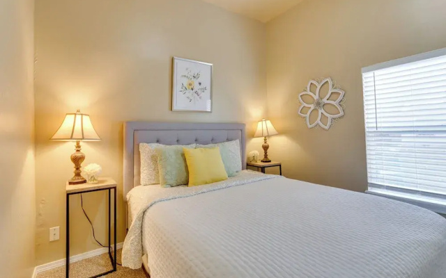 Historic Home Half-mile to Downtown Guthrie!